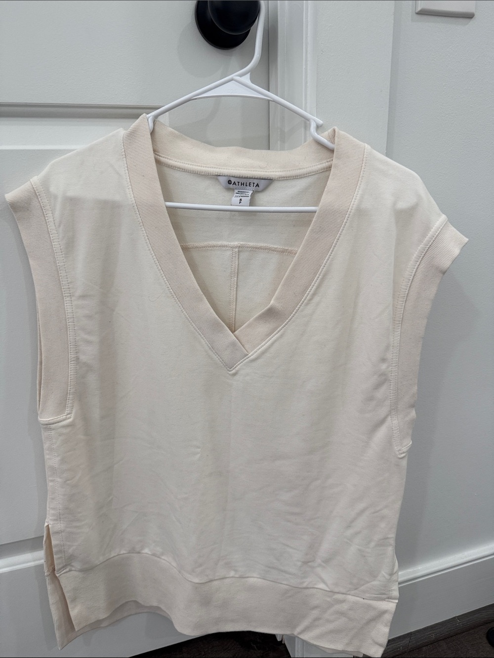 Athleta Cream V-Neck Sleeveless Top